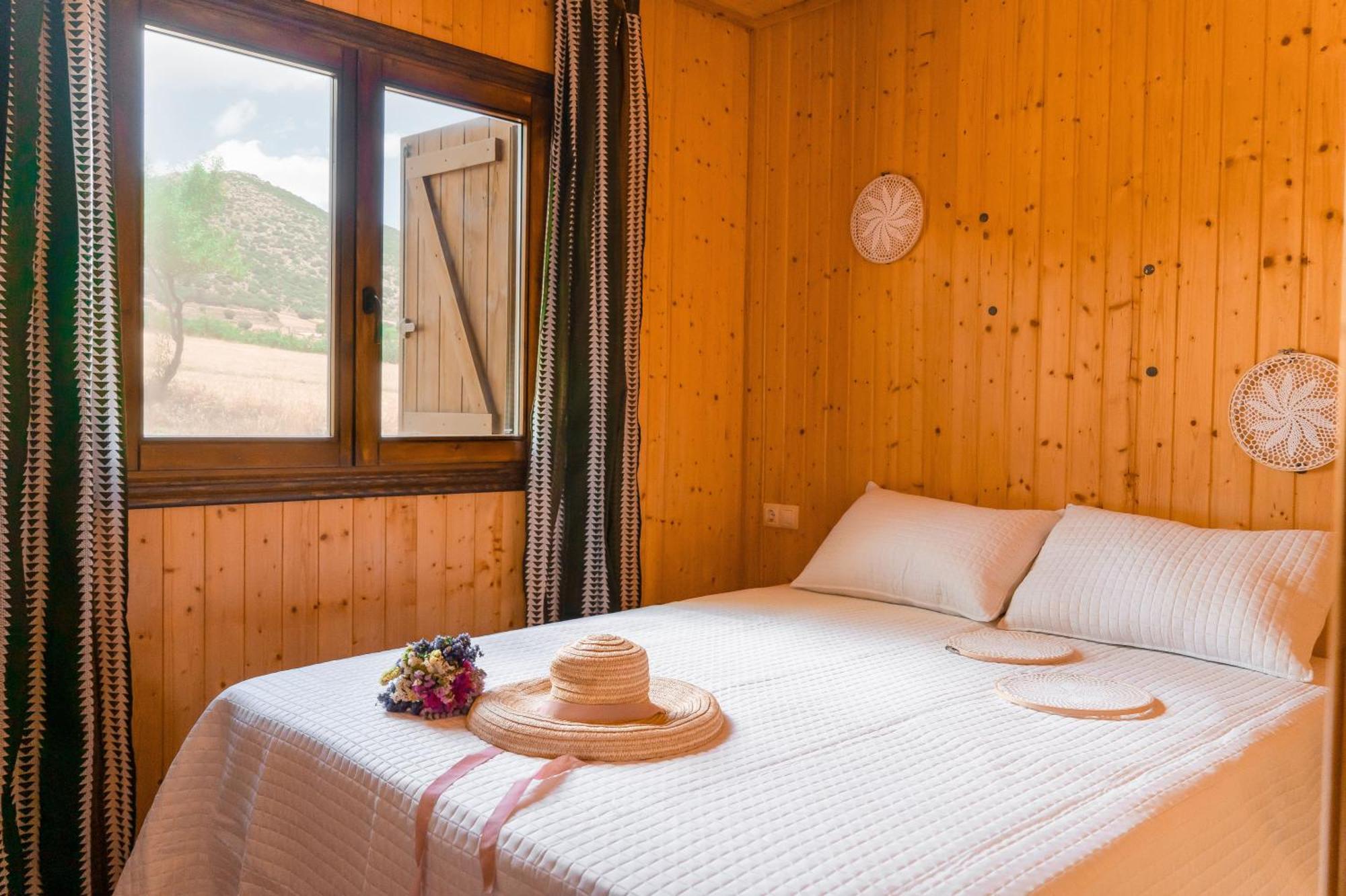 Aldea Los Odres - Cabanas De Madera De 1ª Con Piscina Privada Y Bbq En La Puerta Moratalla  Room photo